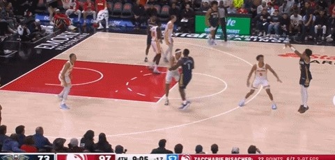 kaiyun-垃圾时间的王！普尔接球命中超远追身三分