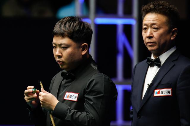 1699545408538065525.jpg 丁俊晖状态起伏不敌张安达 第八局失误成转折点