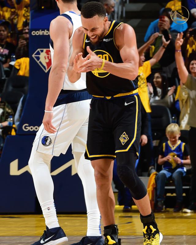 1652943010384068378.png 【现场】满怀感恩重返西决舞台 勇士再刮金色旋风