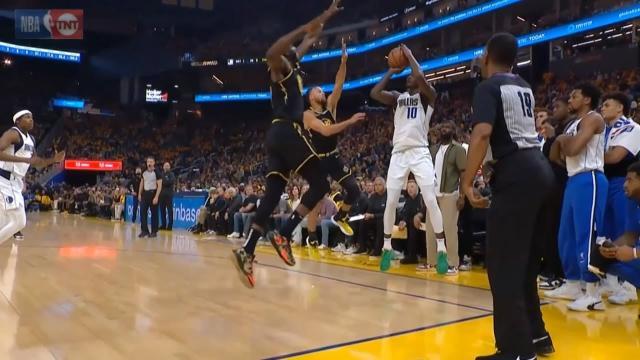 1652956422838079076.jpg 【体坛篮球秀】追梦和勇士的主动防守 077需再升级