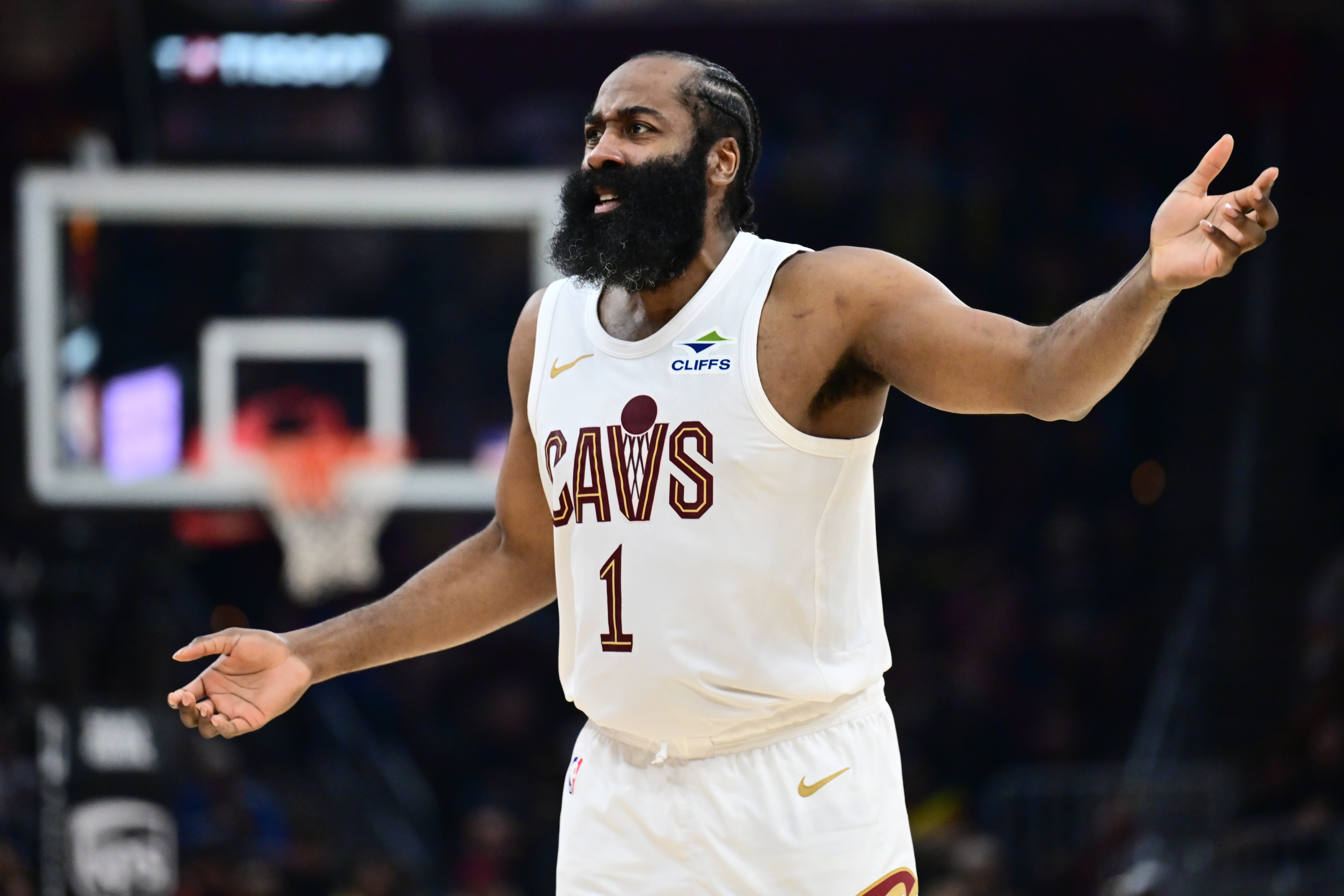 开云体育下载-哈登：我们的进攻能和任何球队匹敌 但能否赢球还是得看防守