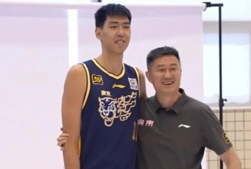 广东男篮一大问题明显，杜锋培养球员被质疑，徐杰伤病恢复一般