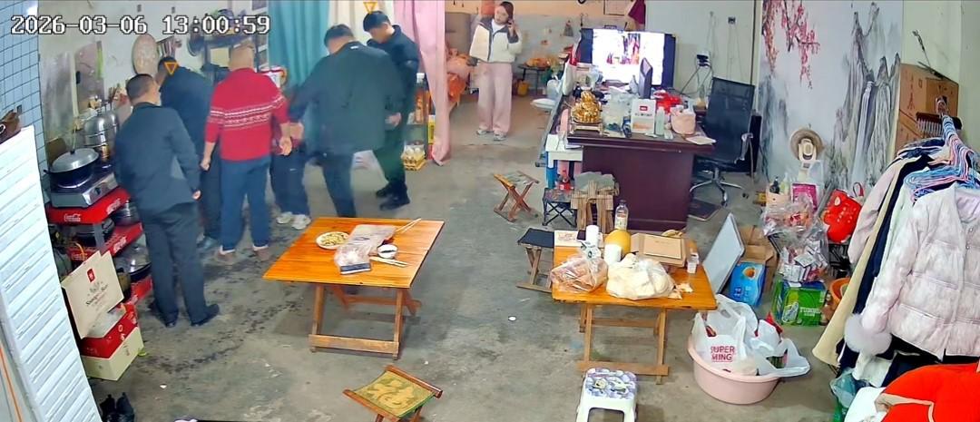 kaiyun体育官网-没出正月就理发,舅舅暴怒狠踹6岁外甥,妈妈给舅舅赔罪发红包!